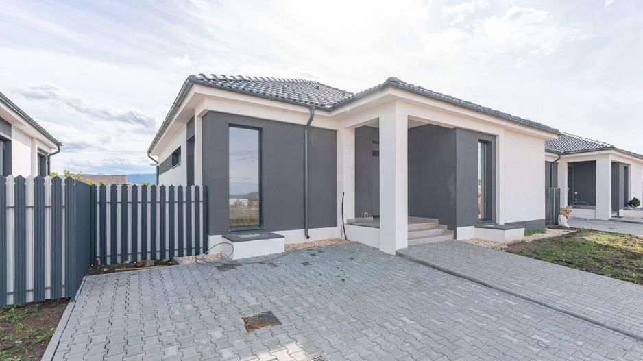 Casa individuala dispusa pe un singur nivel in Izvor, Tarlungeni - Poză 1