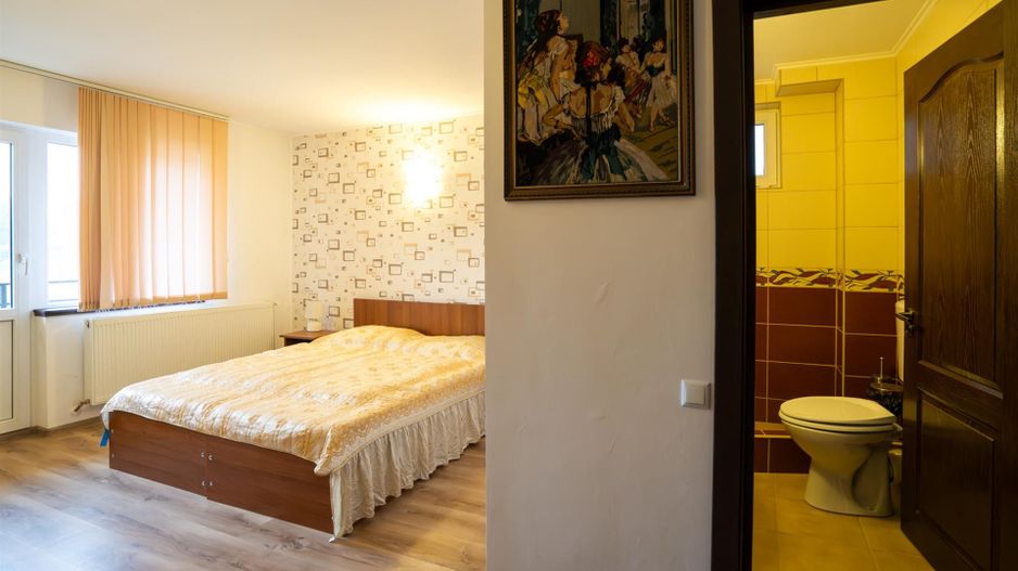 Pensiune cu 12 camere in Baile 1 Mai - Poză 5