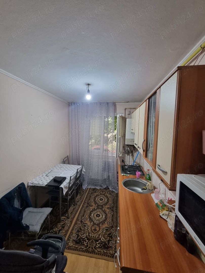 De vanzare apartament cu 3 camere - Poză 2