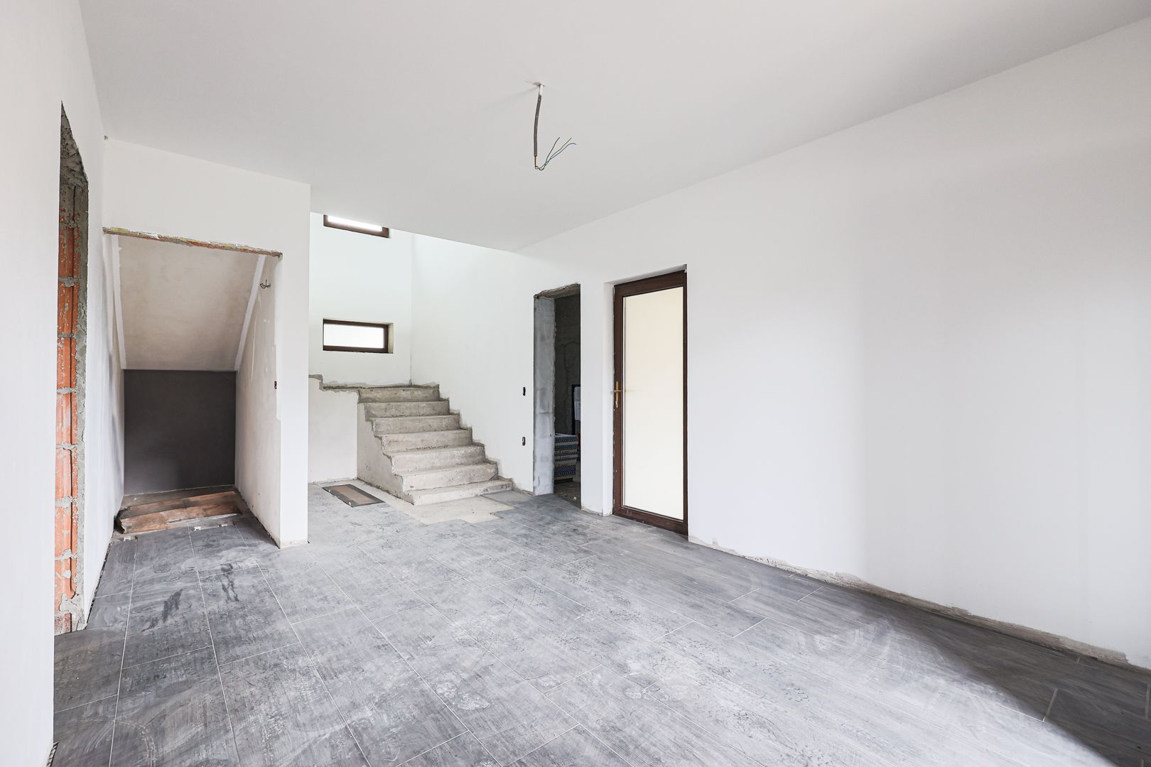 Casă nouă, impunătoare și luminoasă, construită cu griijă la detalii. - Poză 5