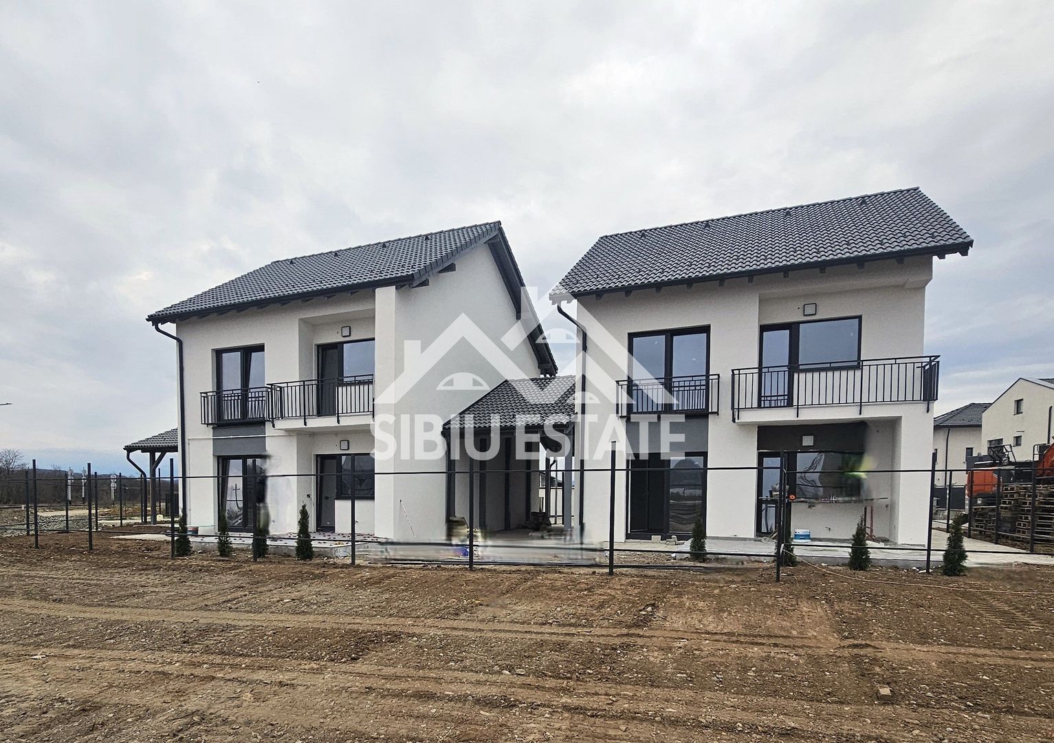 Casa Sibiu 4 camere, 2bai, terasa, carport, locatie Selimbar - Poză 1