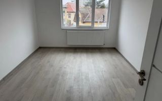 Apartament 2 camere, complet renovat – zonă centrală - Poză 1
