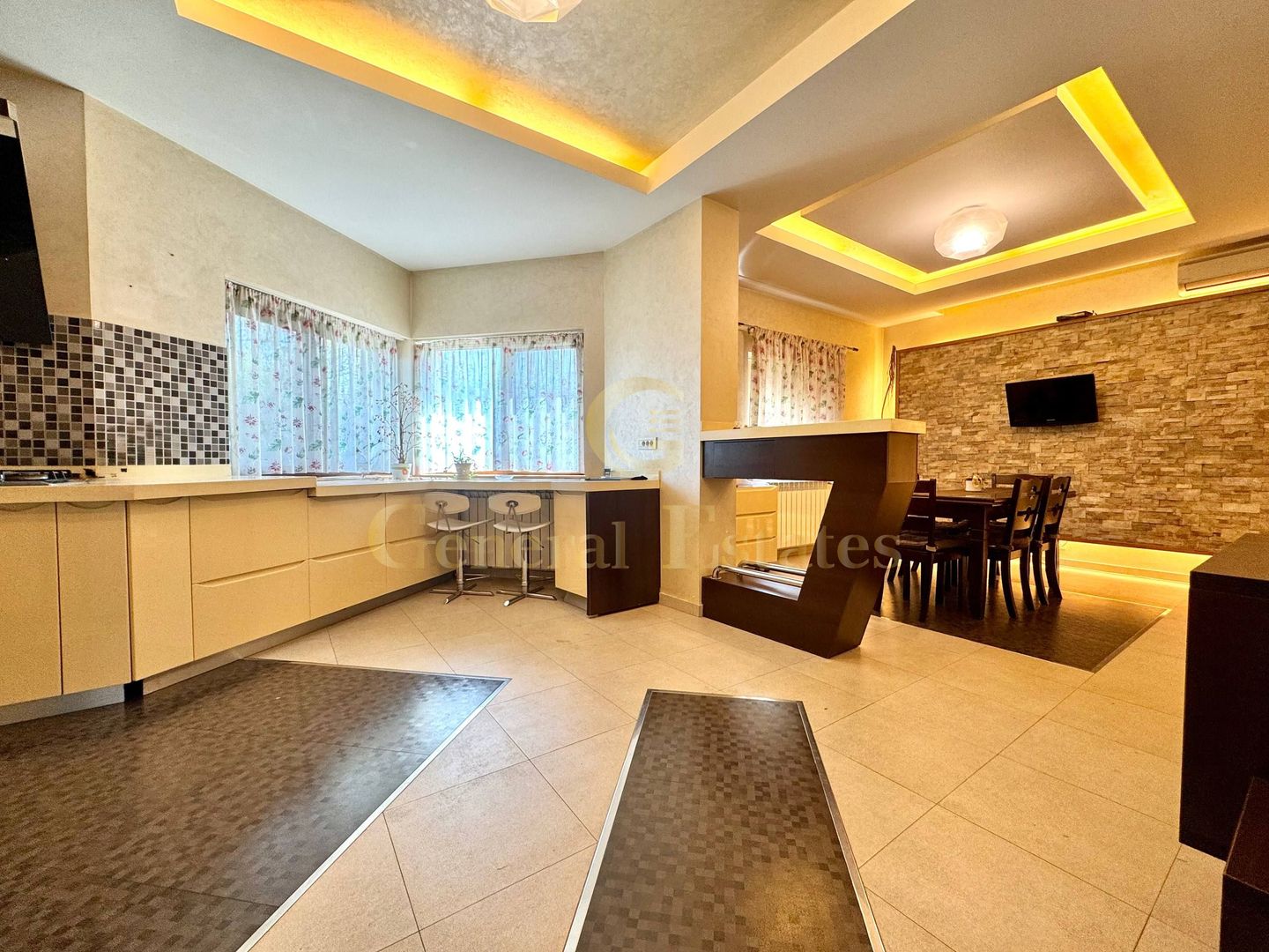 Vînzare Casă în 3 Nivele -Hlincea - 343 m.p. - Poză 13