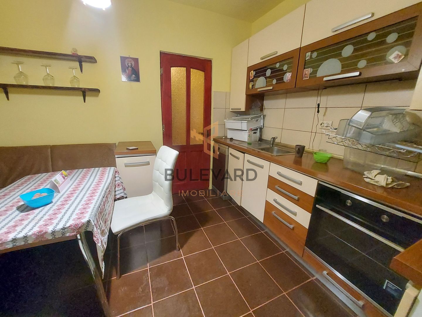 Apartament cu 2 camere, zona strazii Eroilor Floresti! - Poză 1