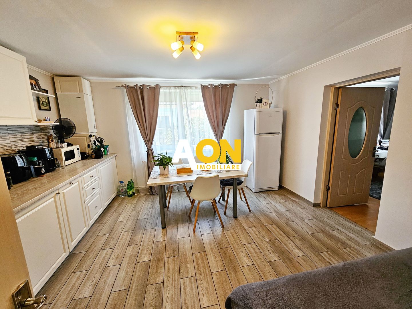 Casa 4 camere, 2 bai, 2 bucatarii, 1050 mp teren, zona Centru - Poză 5