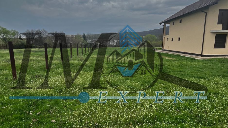 Teren intravilan de vânzare la ieșire din Petresti - Poză 1