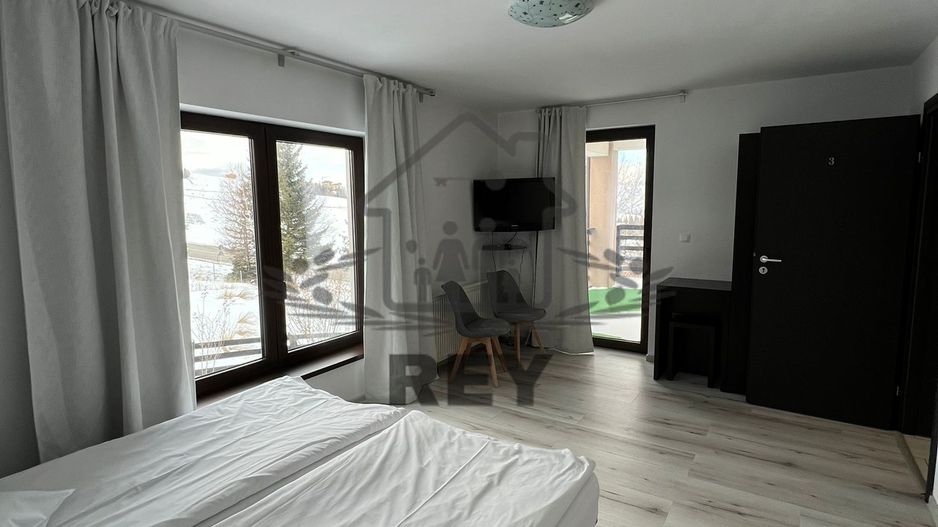 Vila / Hotel de vânzare în Păltiniș - Poză 7