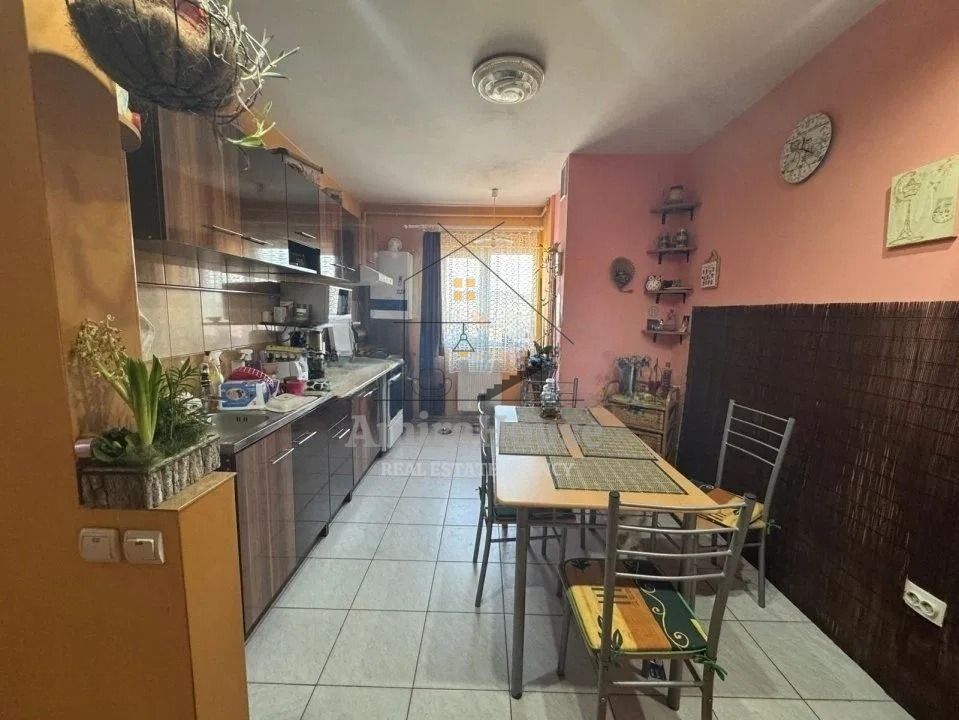 Apartament 3 camere la etajul 3 Intre Lacuri - Poză 3