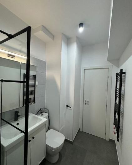 Apartament 2 camere decomandat, renovat complet, parcare, fără risc seismic - Poză 10