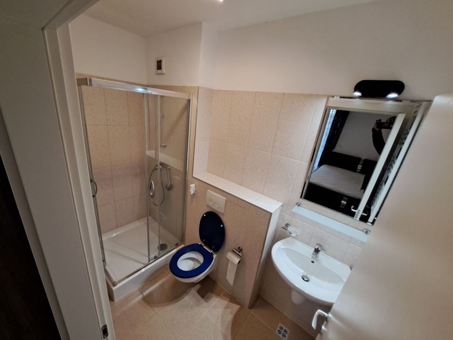 Apartament 3 camere , bloc 2021, etaj intermediar, zona Lipovei - Poză 3