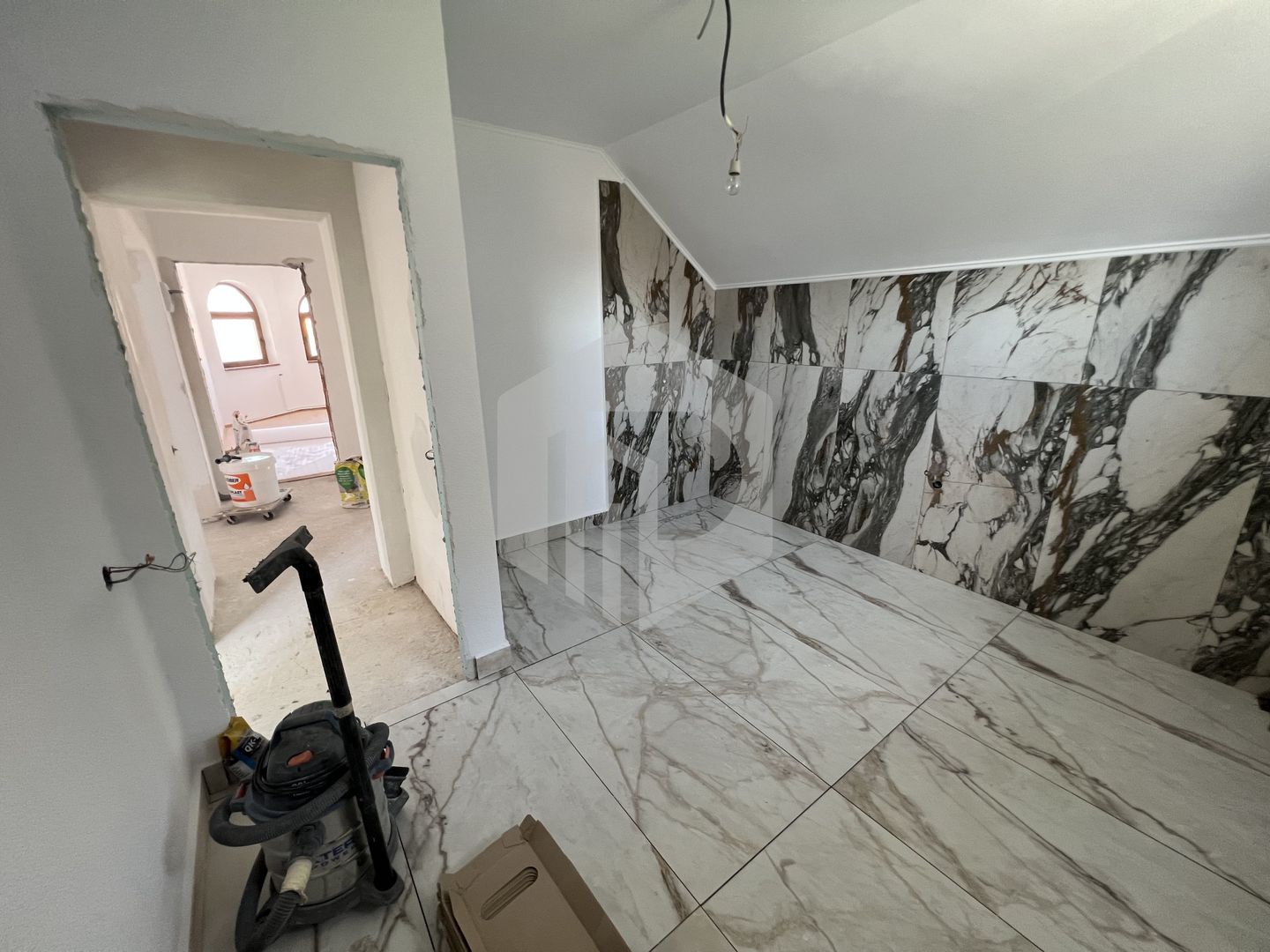 De vanzare casa renovata- 2 cladiri- Zona Moldoveanu-- 400 mp utili - Poză 17