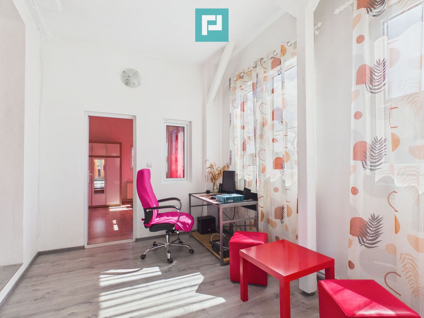 Casă cu 7 camere și teren generos în Șofronea - Poză 9