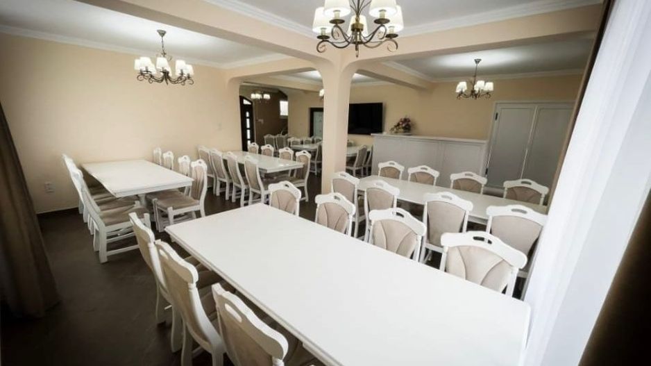 Restaurant + Pensiune in IOSIA P+M - Poză 2