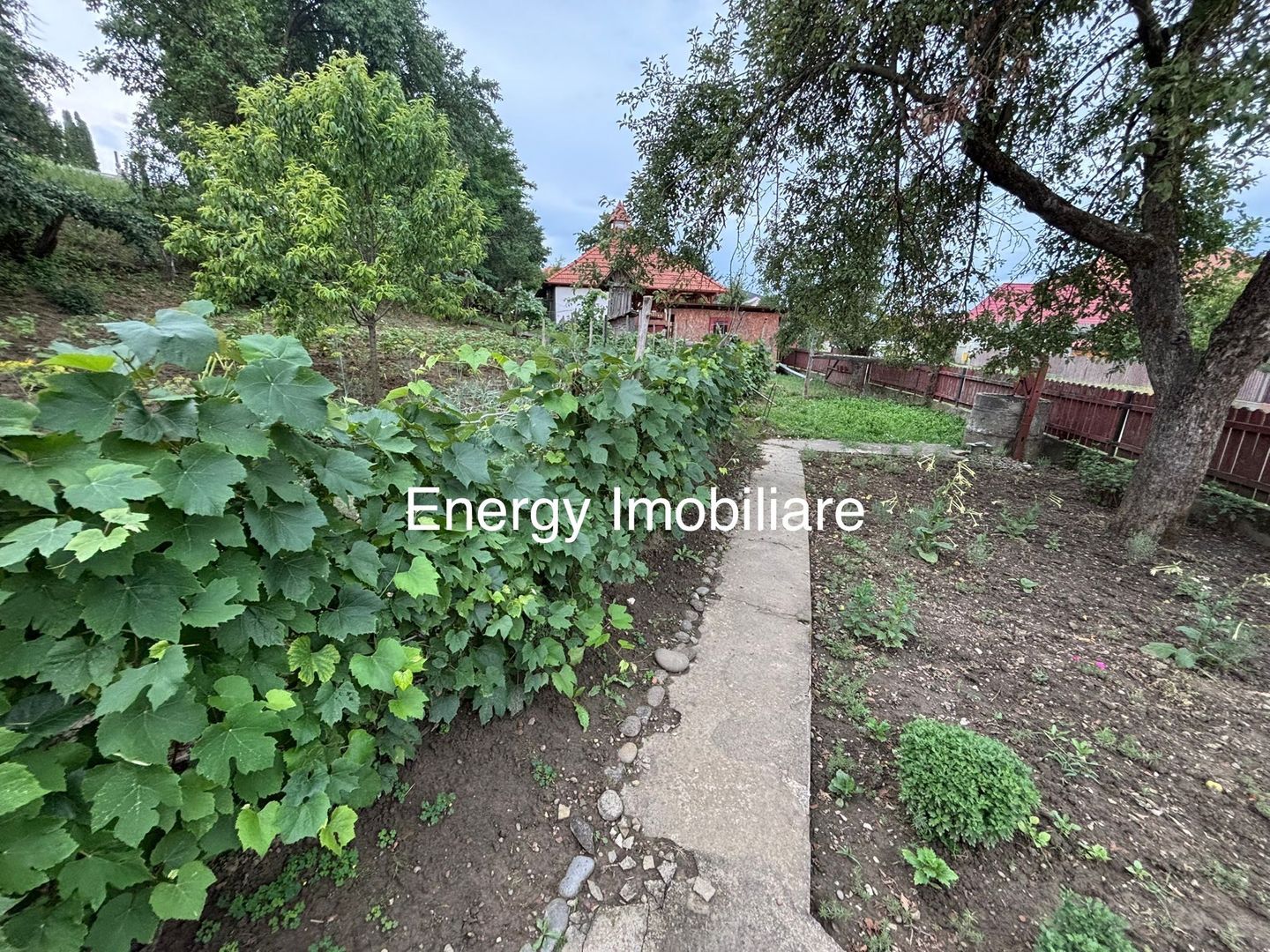 Casă de dimensiuni mai mici în localitatea Gălățeni - Poză 2