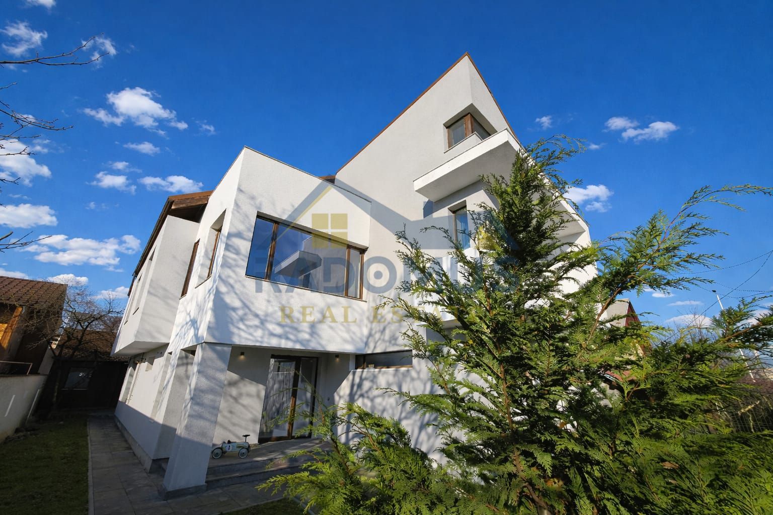 Casă P+1+M - Teren 310 mp -6 Camere- 4 Băi – Ploiești - Premium - Poză 2