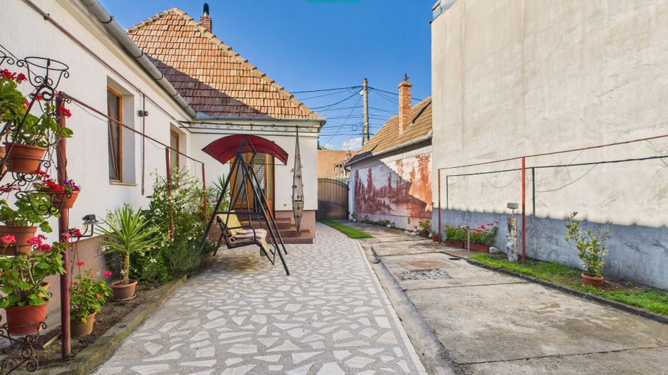 Casă cu 4 camere, curte și atelier mecanic - Sebeș - Poză 12