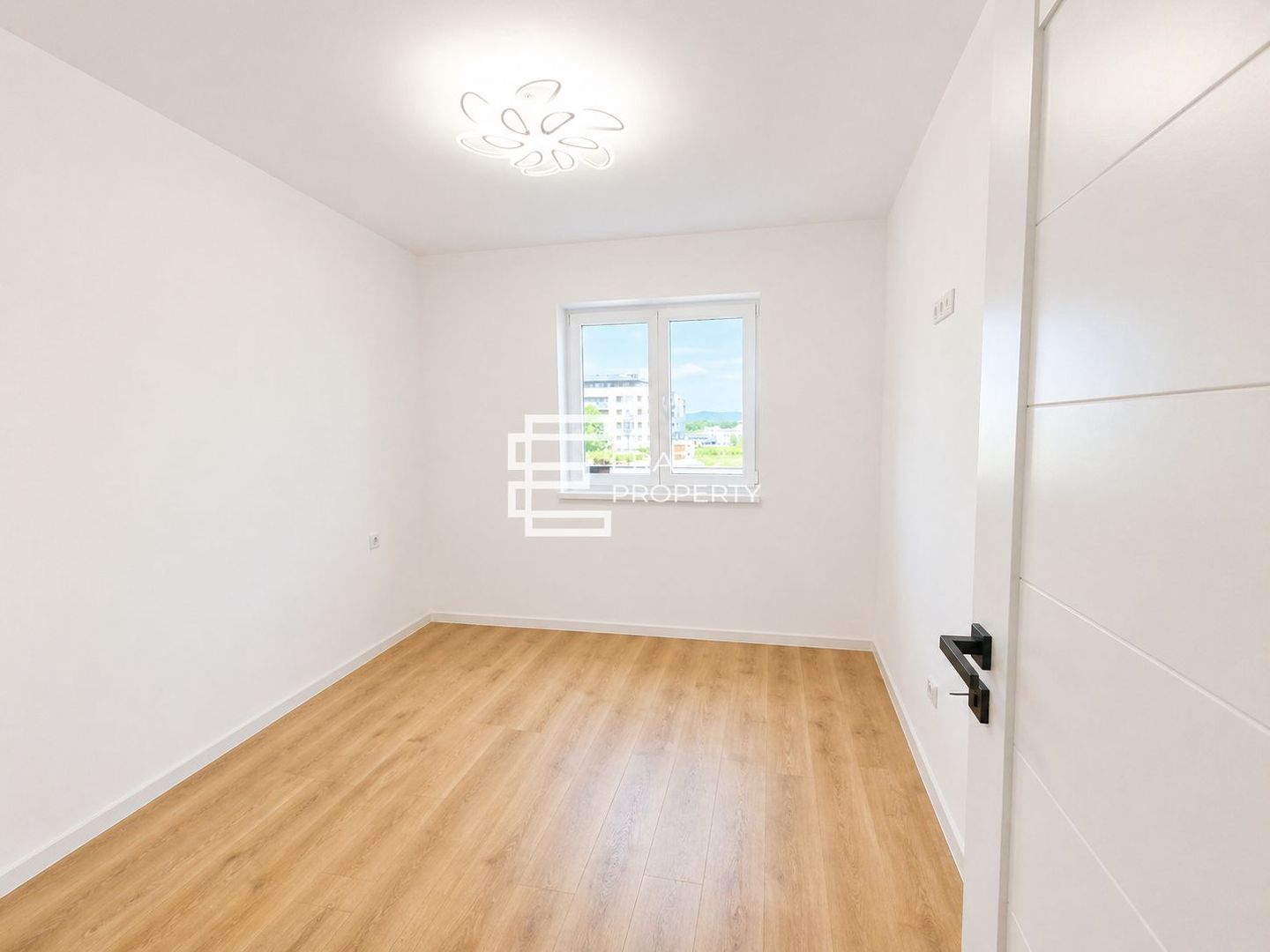 Apartament 3 camere, bloc nou, Calea Surii Mici-Zona de Vest - Poză 3