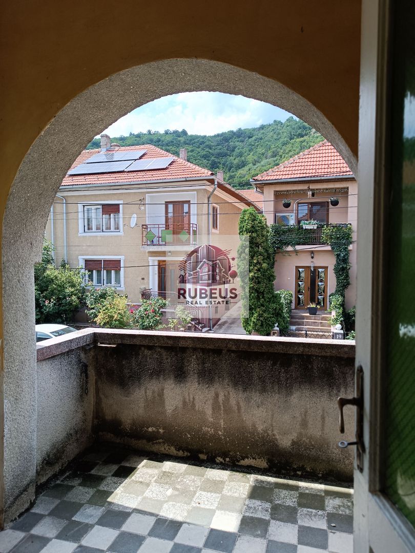 Casă solidă în Orșova, S+P+E, 220 mp, teren 284 mp - Poză 22