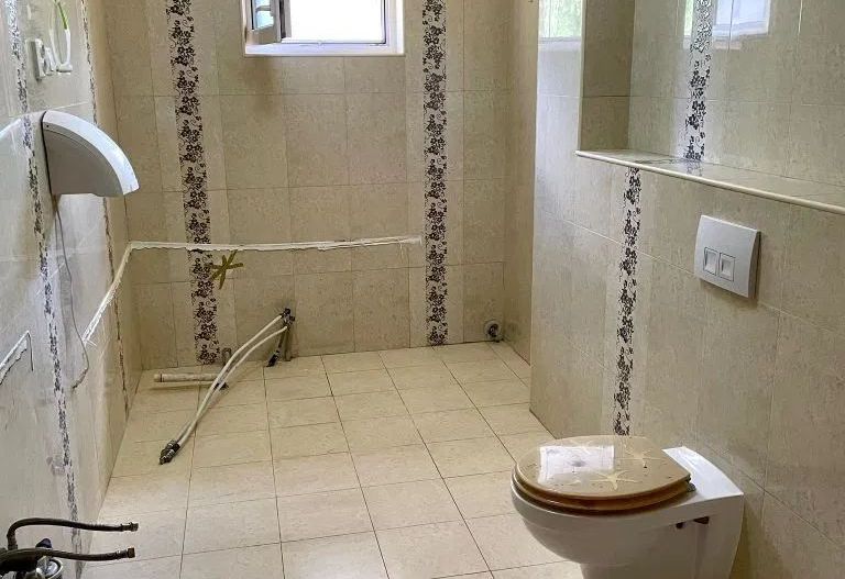 Ag. EUROPA vinde ap. 4 cam. in Carei, renovat, decomandat, la parter. - Poză 3