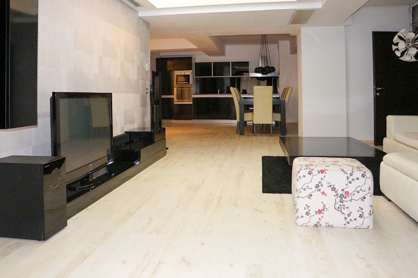 Închiriere apartament 3 camere 160mp | Grădină privată 100mp - Poză 4