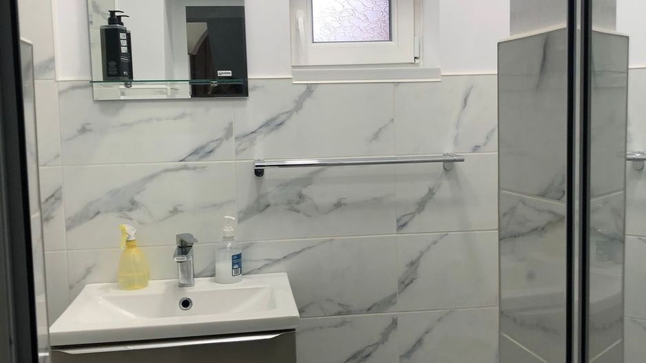 Casa de inchiriat   P+1E+M  - Piata Centrala - Poză 16