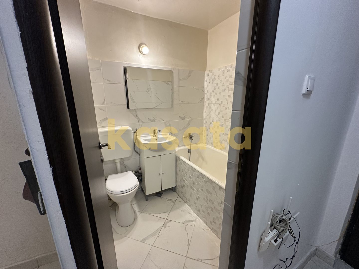 Apartament 2 Camere | Renovat | 6 min Metrou | Etaj intermediar - Poză 8