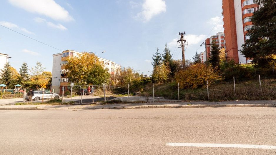 Teren stradal pe colț - Ideal afacere - front stradal mare - Poză 6