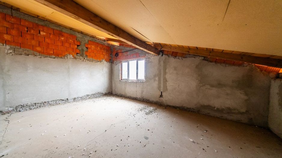Casa caramida P+M, Vinga, cu potential spatiu comercial - Poză 19