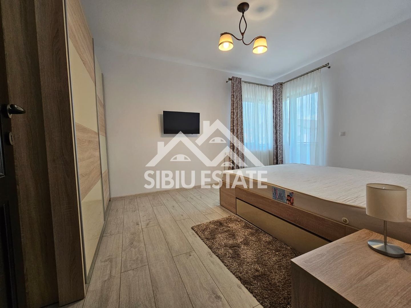Casa mobilata 4 camere, 2 bai, curte si carport - Poză 5