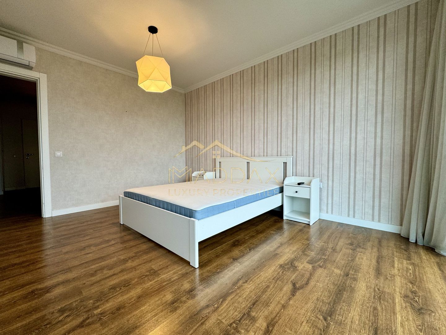 4 rooms apartment - 122 sqm// 1 Parking / Floreasca - Lake View - Poză 25