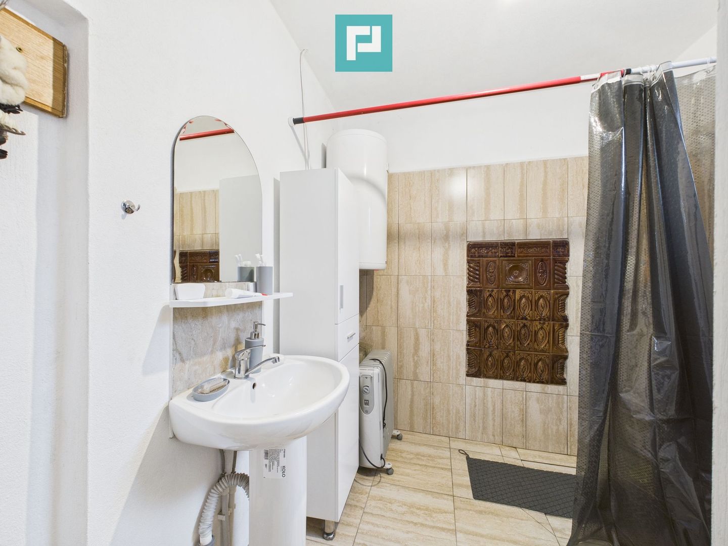 Casă renovată în localitatea Lazuri, Arad - Poză 10