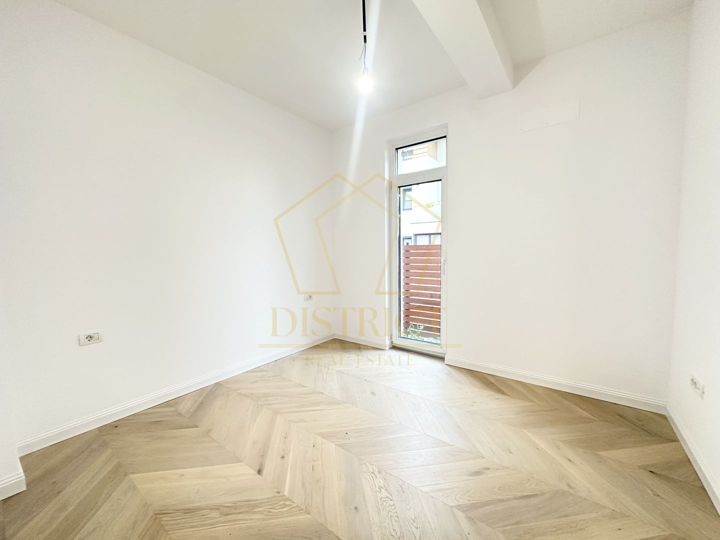 Apartament cu 4 camere și curte proprie | Dumbrăvița | British School - Poză 3