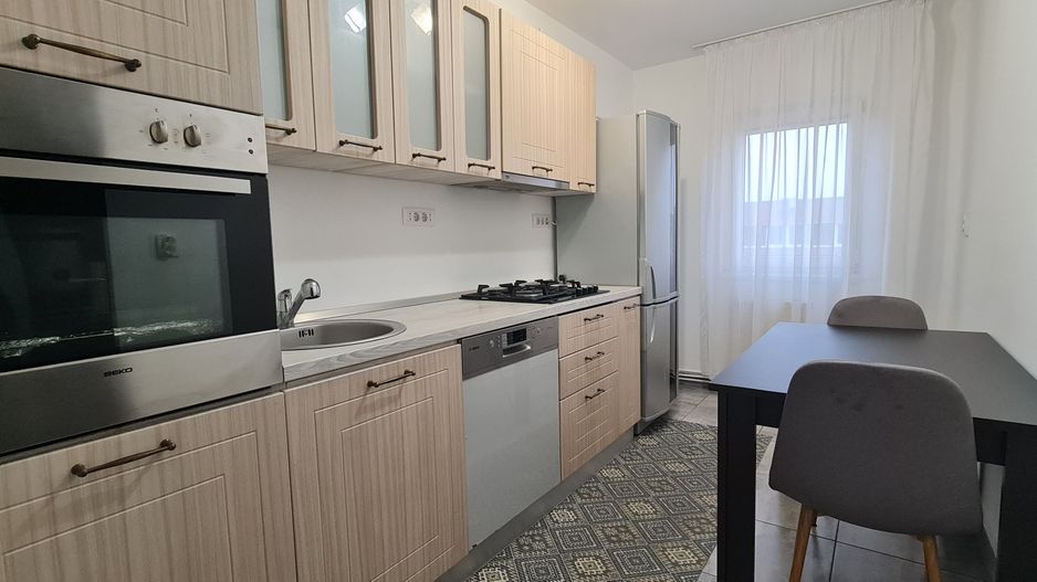 Apartament decomandat 2 camere cartier Tractorul mobilat utilat - Poză 3