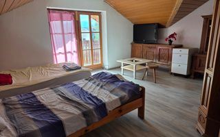 Garsoniera in casa, comuna Cristian,mobilata si utilata. - Poză 1