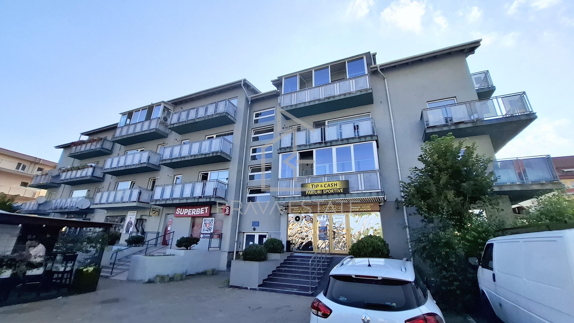 Spațiu comercial, 40mp, parcare, baie, balcon, strada Eroilor - Poză 1