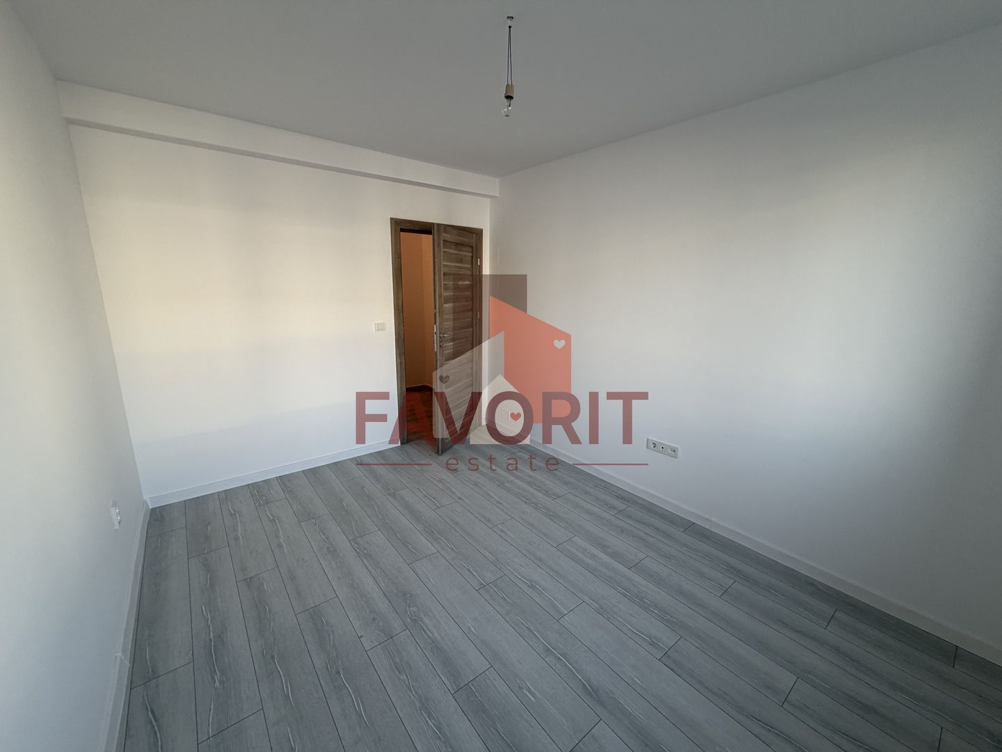 Etaj 2. Disponibil imediat. Decomandat. TVA 21% inclus in pret - Poză 11