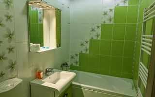 Inchiriez ap. 2 cam pe Pietonala Corvin, et. 4,acoperit, clima, balcon - Poză 7