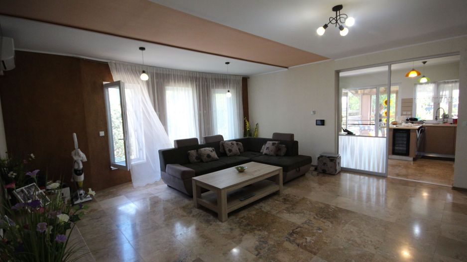 Cocheta si mobilata pe parter - Poză 1