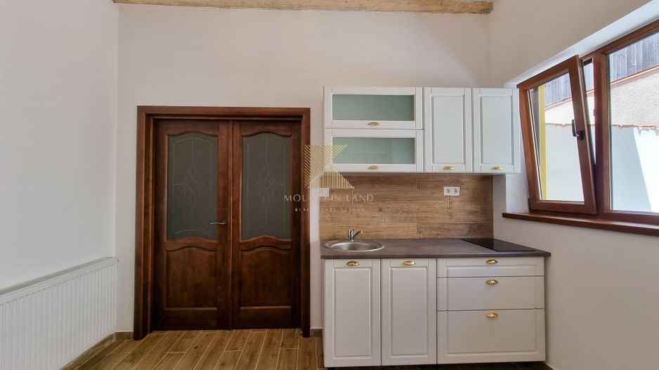 Casă individuală complet renovată, situată în centrul istoric al Brașo - Poză 5