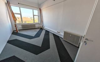 Birouri spatioase in cladire de birouri - Poză 12