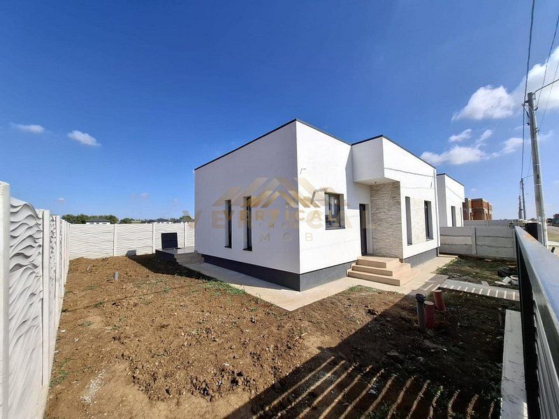 PROMOTIE!!! Casa de vanzare la 3 min de bld principal - Poză 1