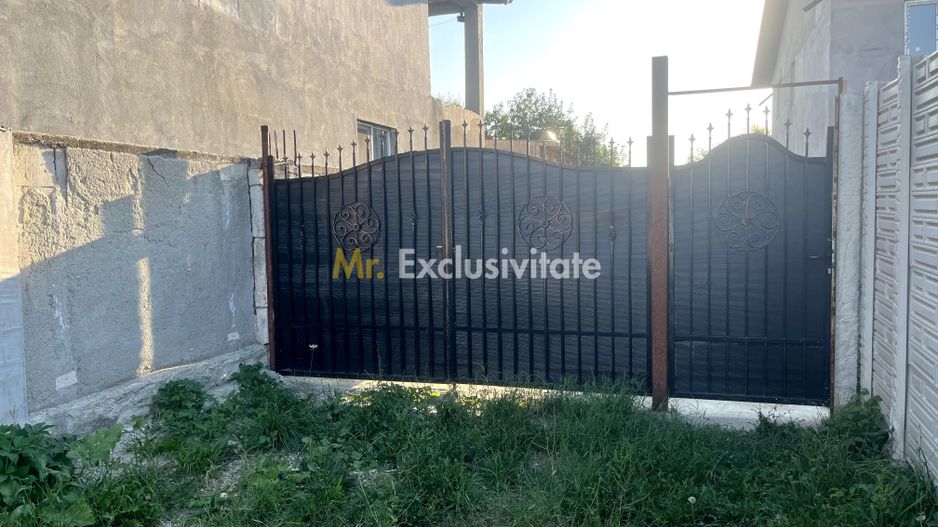 Casa la gri, 7 camere, 2 bai - Poză 2