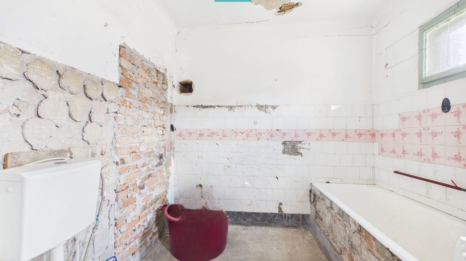 Casă cu teren de 1800 mp, în Buteni, Arad - Poză 12