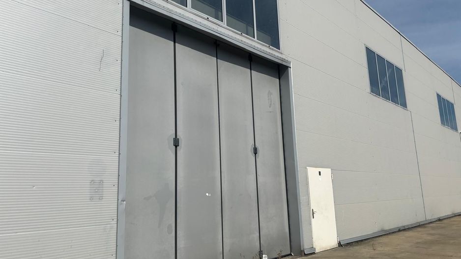 Depozit cu showroom de inchiriat de 1600 mp - Poză 22