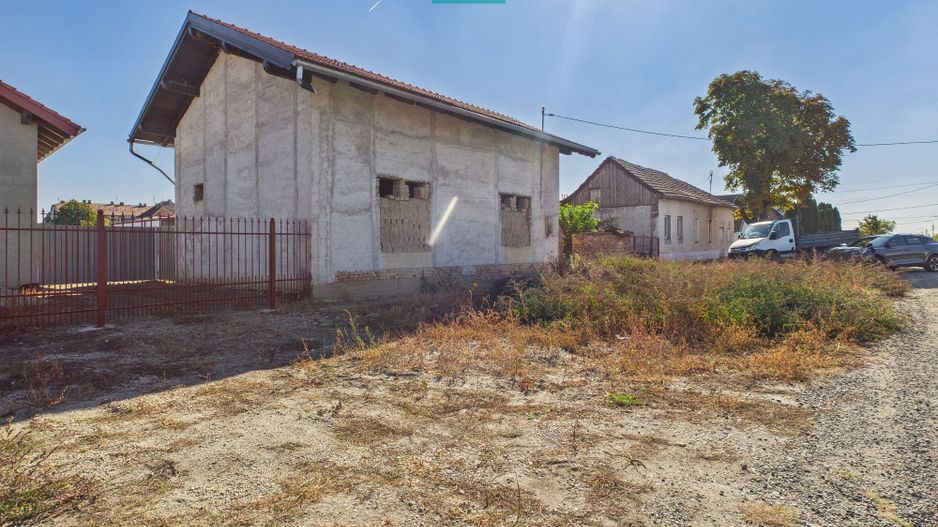 Casă la roșu cu 4 camere de vânzare - Poză 6