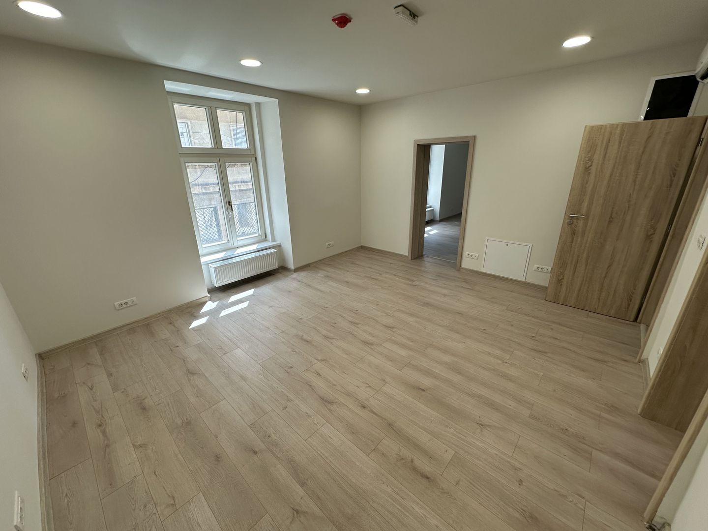 Spatii de birouri Ultracentral suprafață  de 67.6  mp - Poză 1