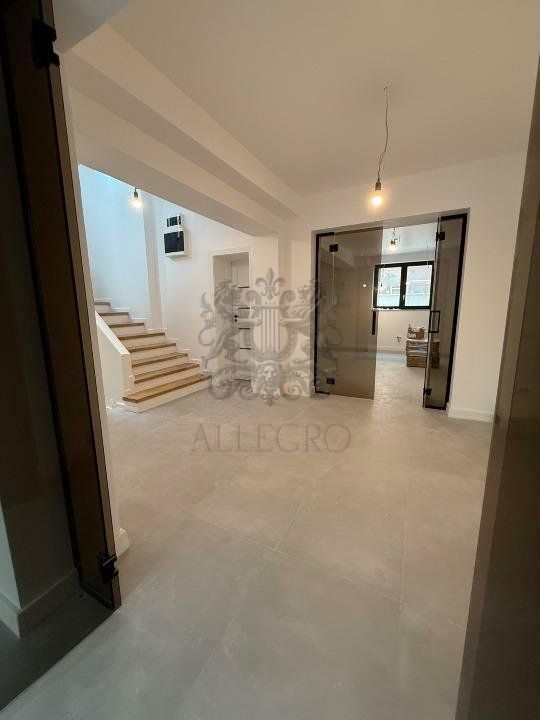 Vanzare | Vila Consolidata | Renovata | 2024 | 257 mp utili | Superba - Poză 4