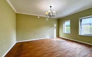 Casa spațioasă, cu teren generos, zona liniștită - in Braytim - Poză 7