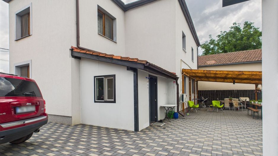 Vilă spațioasă cu 6 camere în Dumbrăvița - Poză 29