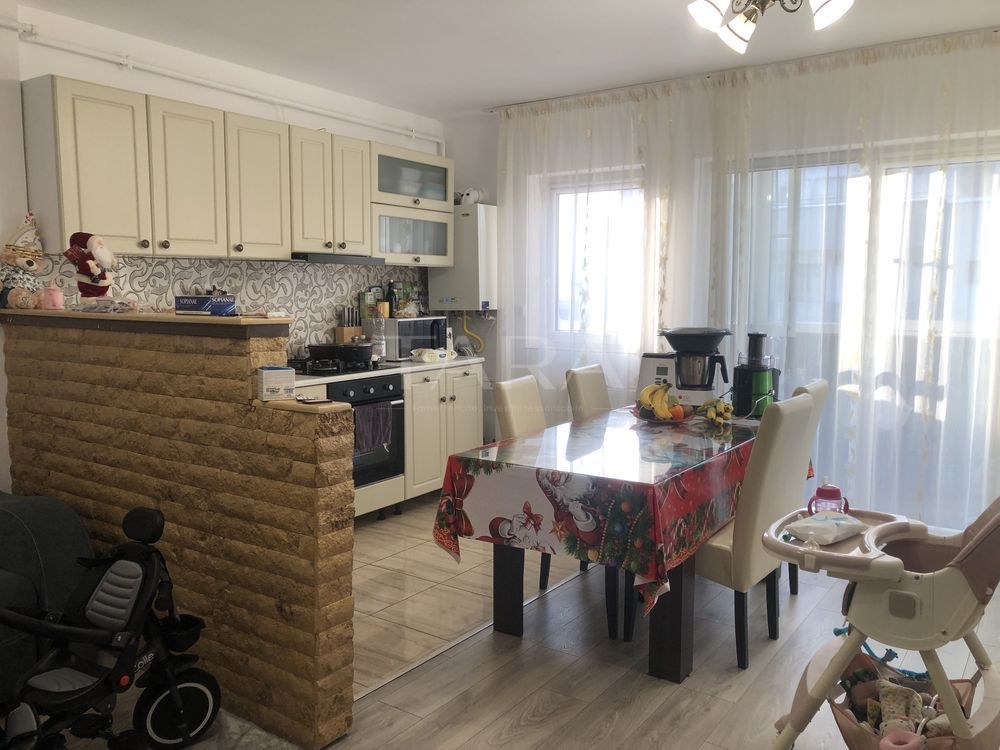Vand apartament 2 camere zona Urusagului - Poză 1